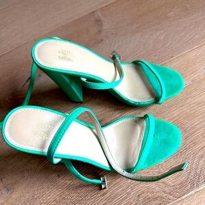 Victoria Secret block heel sandals. Heel height 4.5”. Size 6B. Minor scratches.